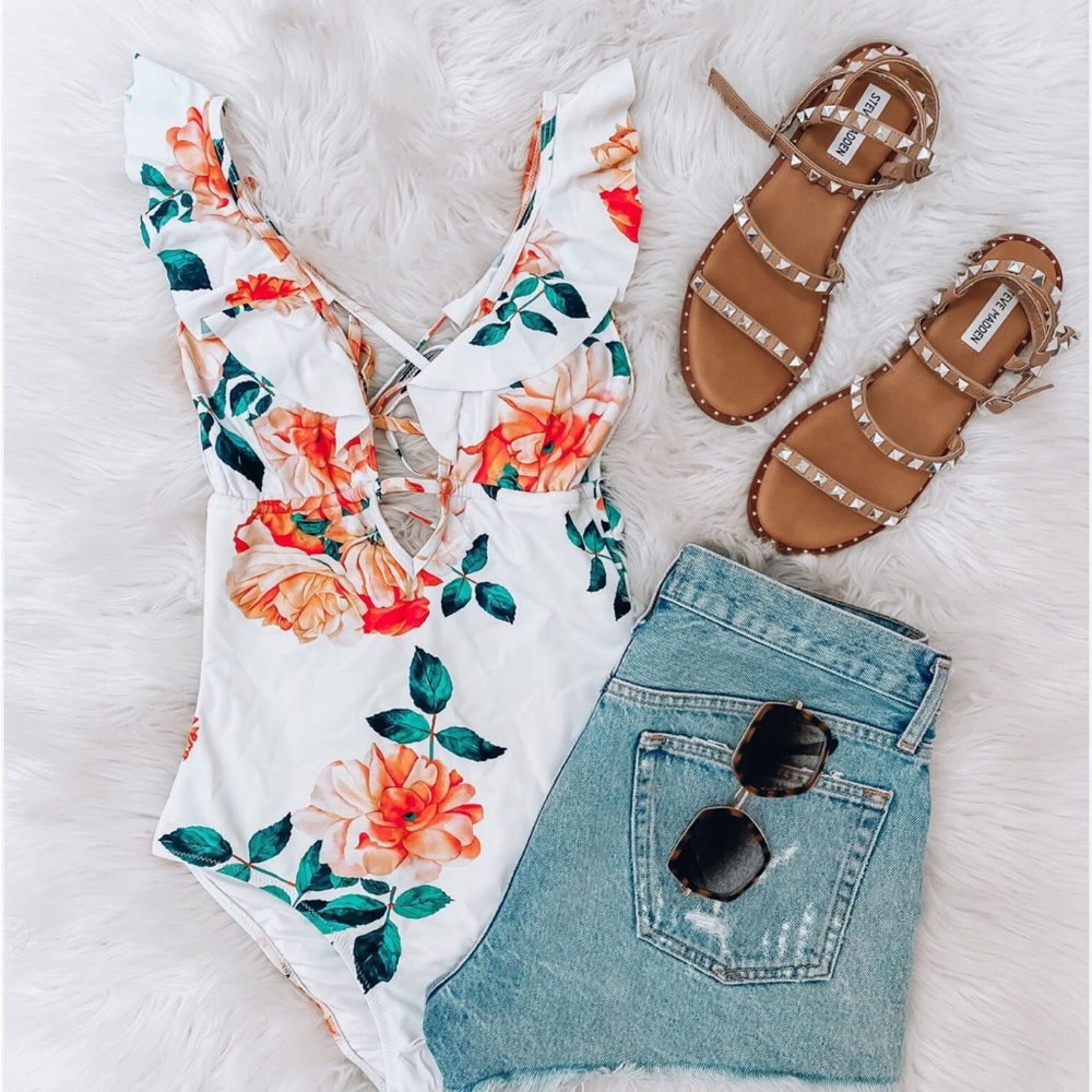 NWT Cupshe Floral One-piece swimwear